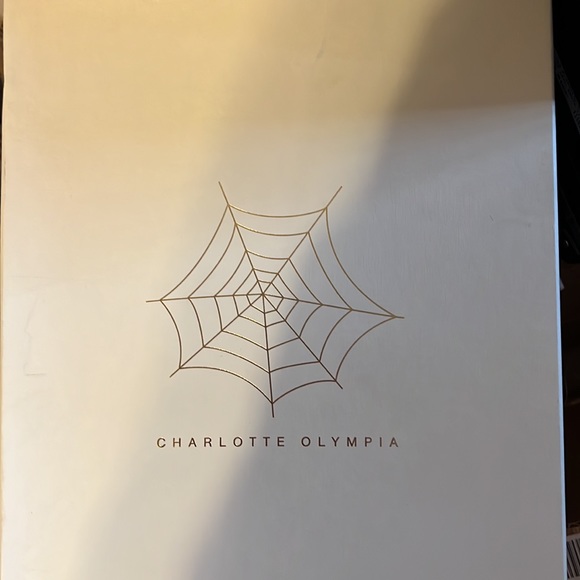 Gorgeous suede and mesh criss cross heel - Picture 5 of 6